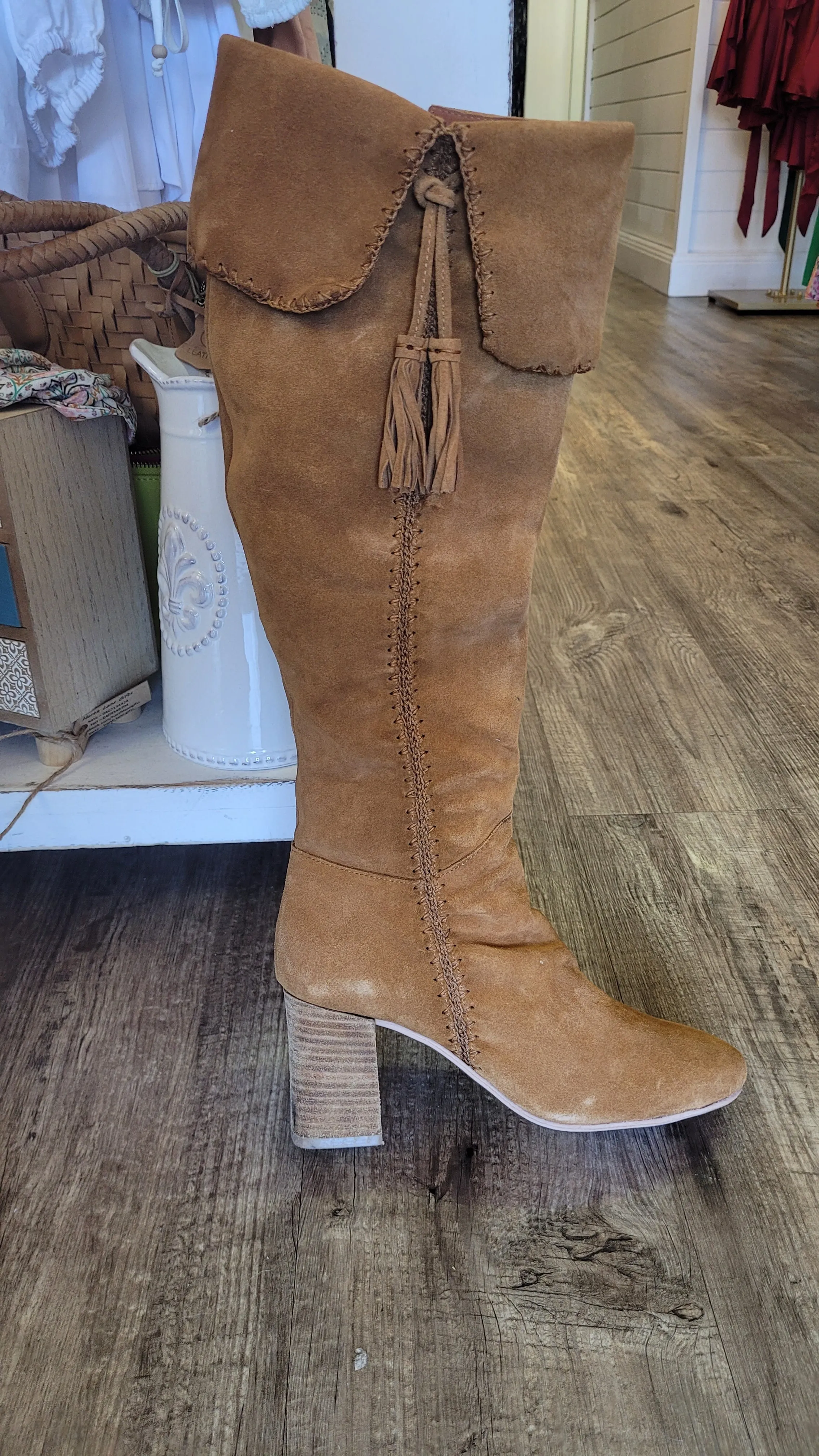 Mail Tan Suede Boot