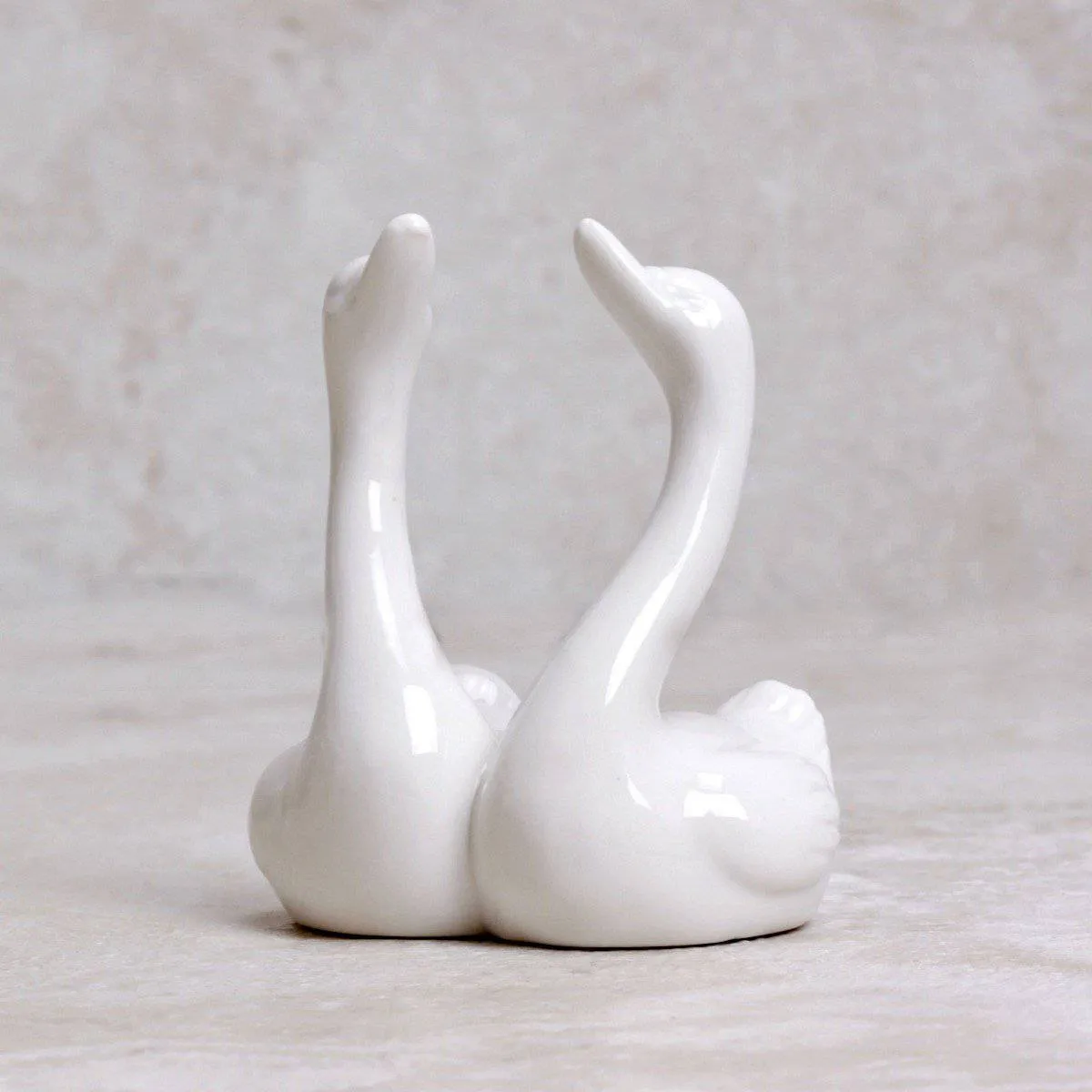 Sweet Swans Ring Holder